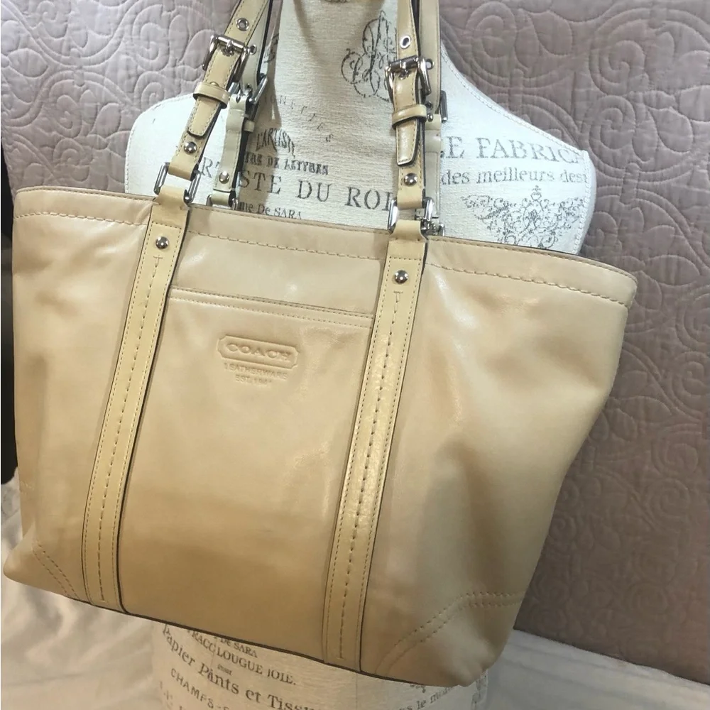 Coach Y2K Gallery tote Soft leather beige/Nude